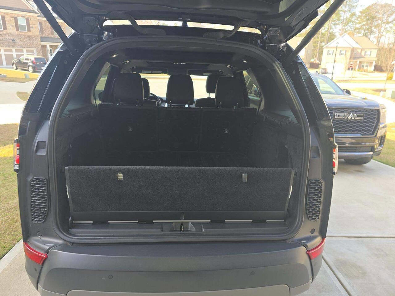 Used 2019 Land Rover Discovery HSE image 13