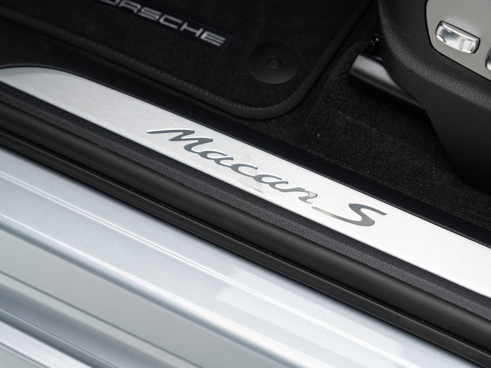 New 2026 Porsche Macan S AWD/4WD image 14