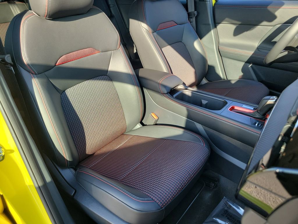 Used 2025 Nissan Kicks SR image 18