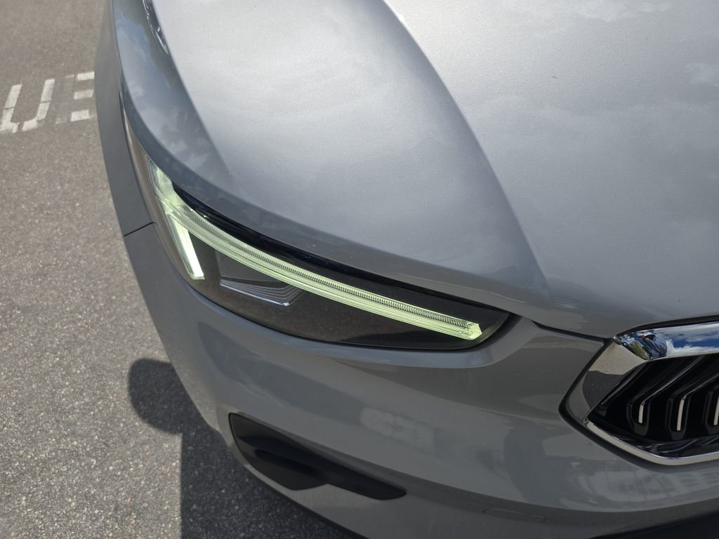 Used 2023 Volvo XC40 B5 Plus w/ Protection Package Premier image 12