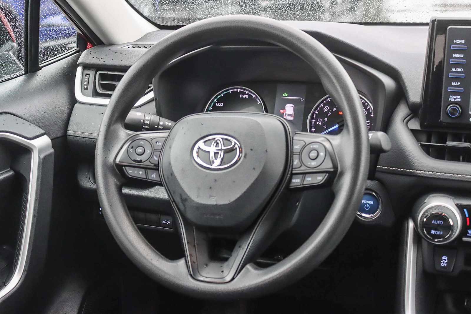 Used 2021 Toyota RAV4 XLE image 11