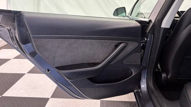 Used 2020 Tesla Model 3 Standard Range Plus RWD image 17