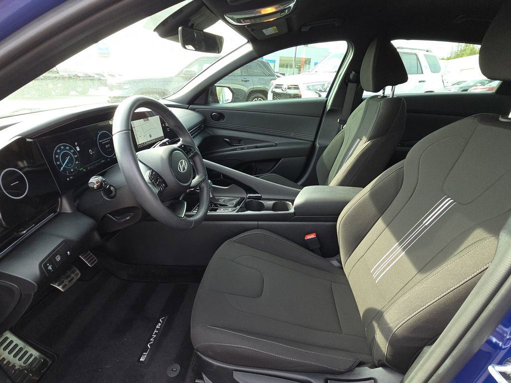 Used 2025 Hyundai Elantra SEL w/ Cargo Package image 15
