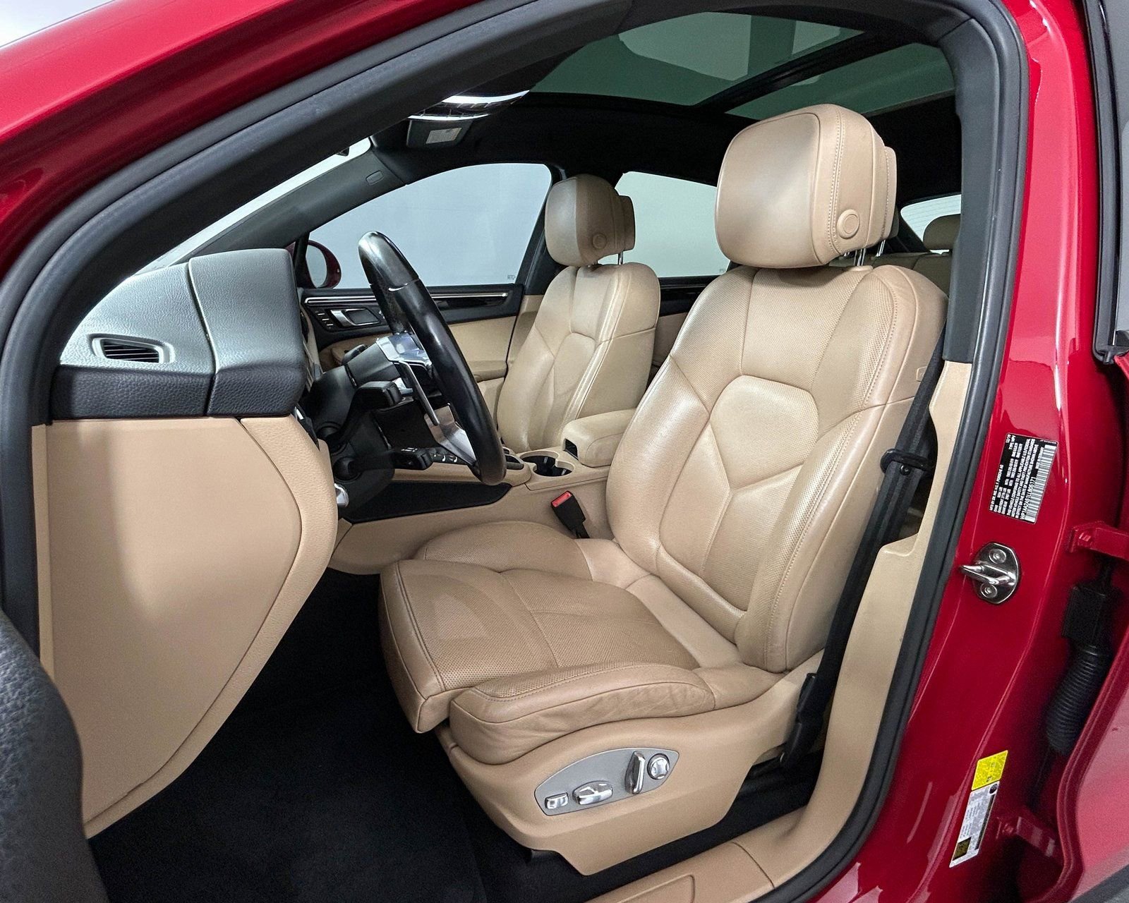 Used 2020 Porsche Macan image 5