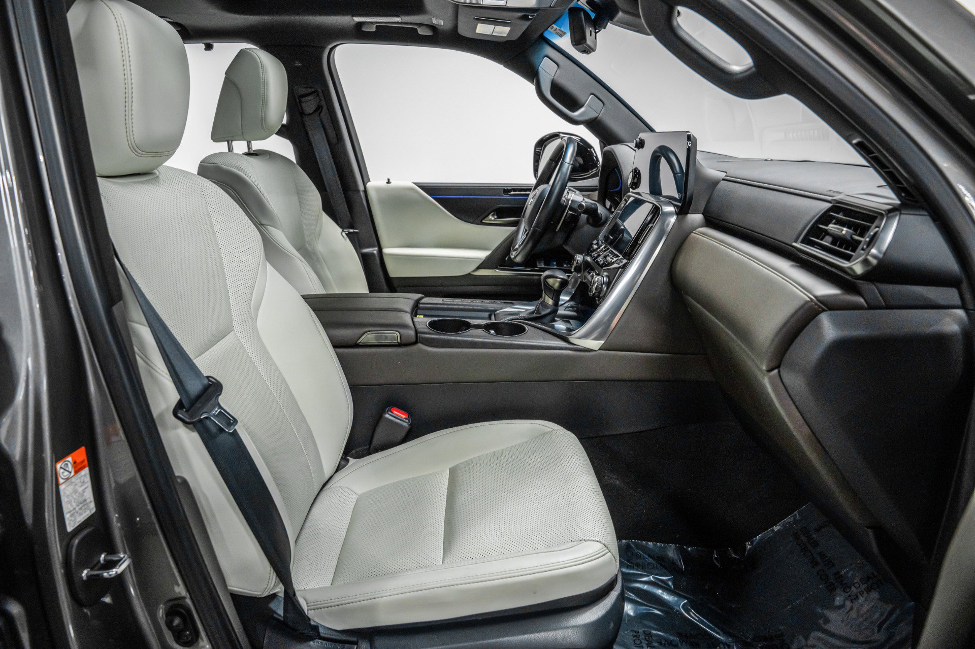 Used 2024 Lexus LX 600 4WD w/ Appearance Package image 32