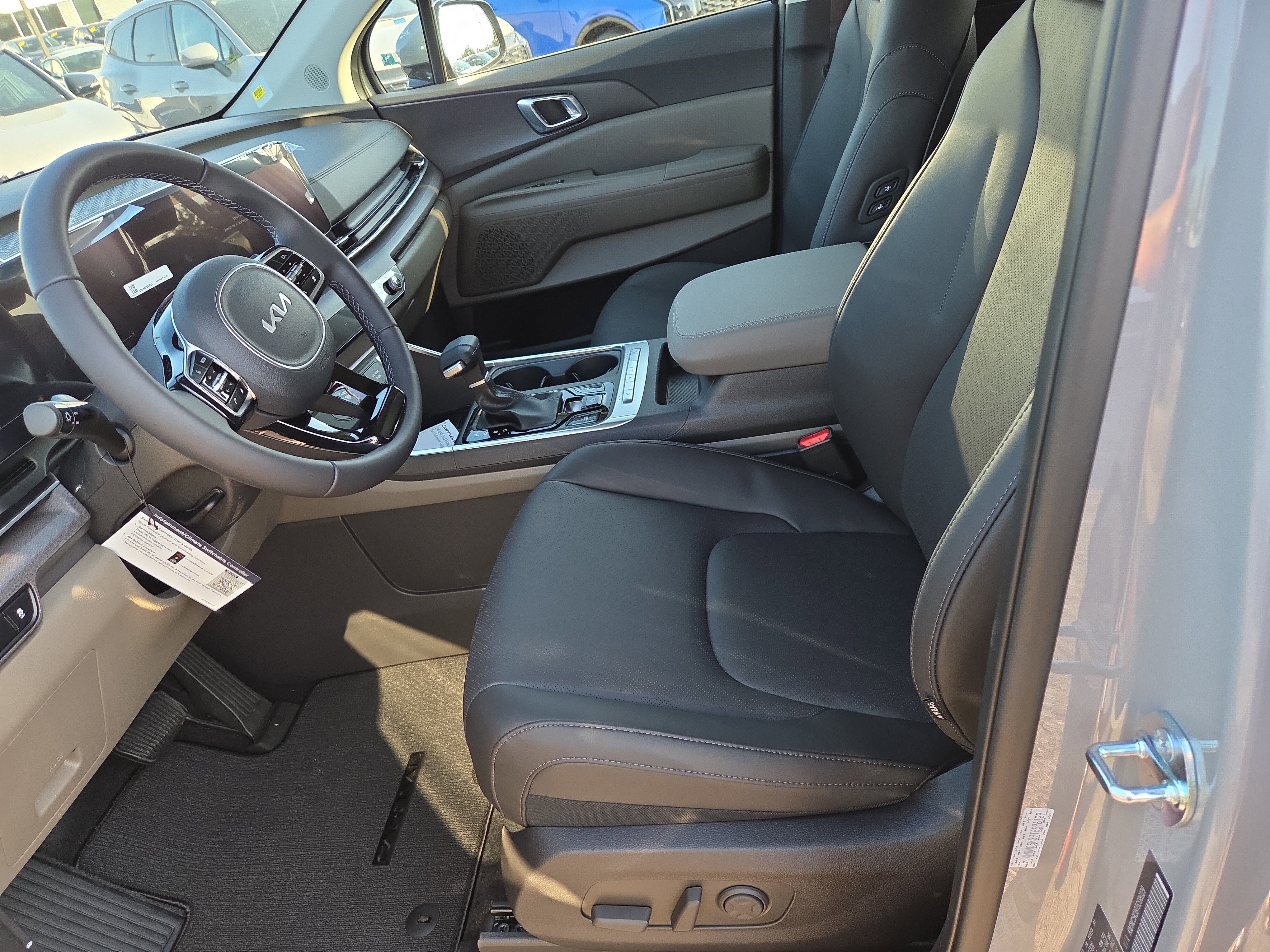 New 2026 Kia Carnival EX image 4