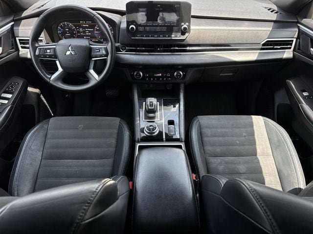 Used 2023 Mitsubishi Outlander SE Black Edition AWD/4WD image 11