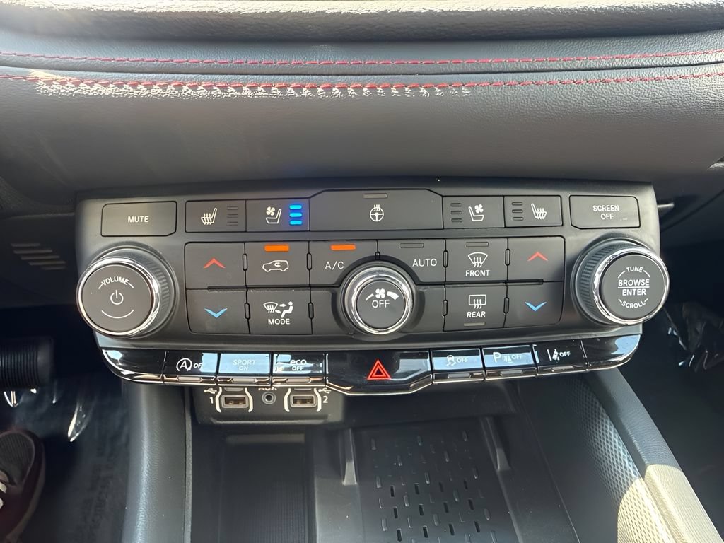 Used 2025 Dodge Durango GT AWD/4WD image 16