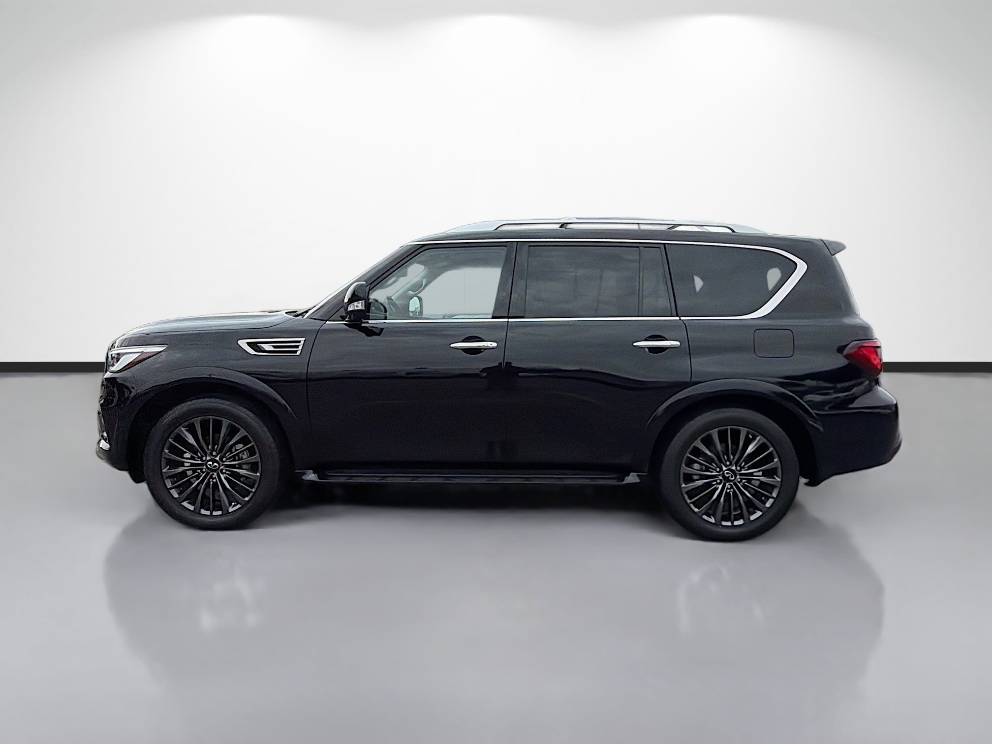 Used 2023 INFINITI QX80 Premium Select w/ Cargo Package image 2