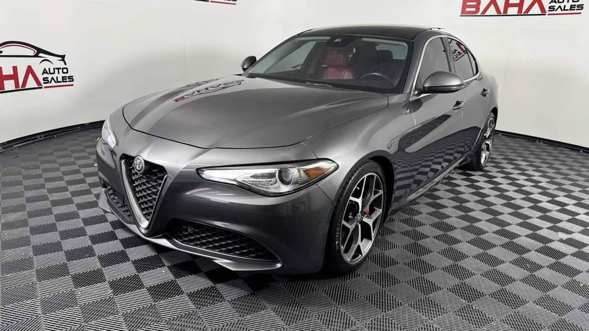 Used 2020 Alfa Romeo Giulia Ti w/ Active Blind Spot Package RWD image 3