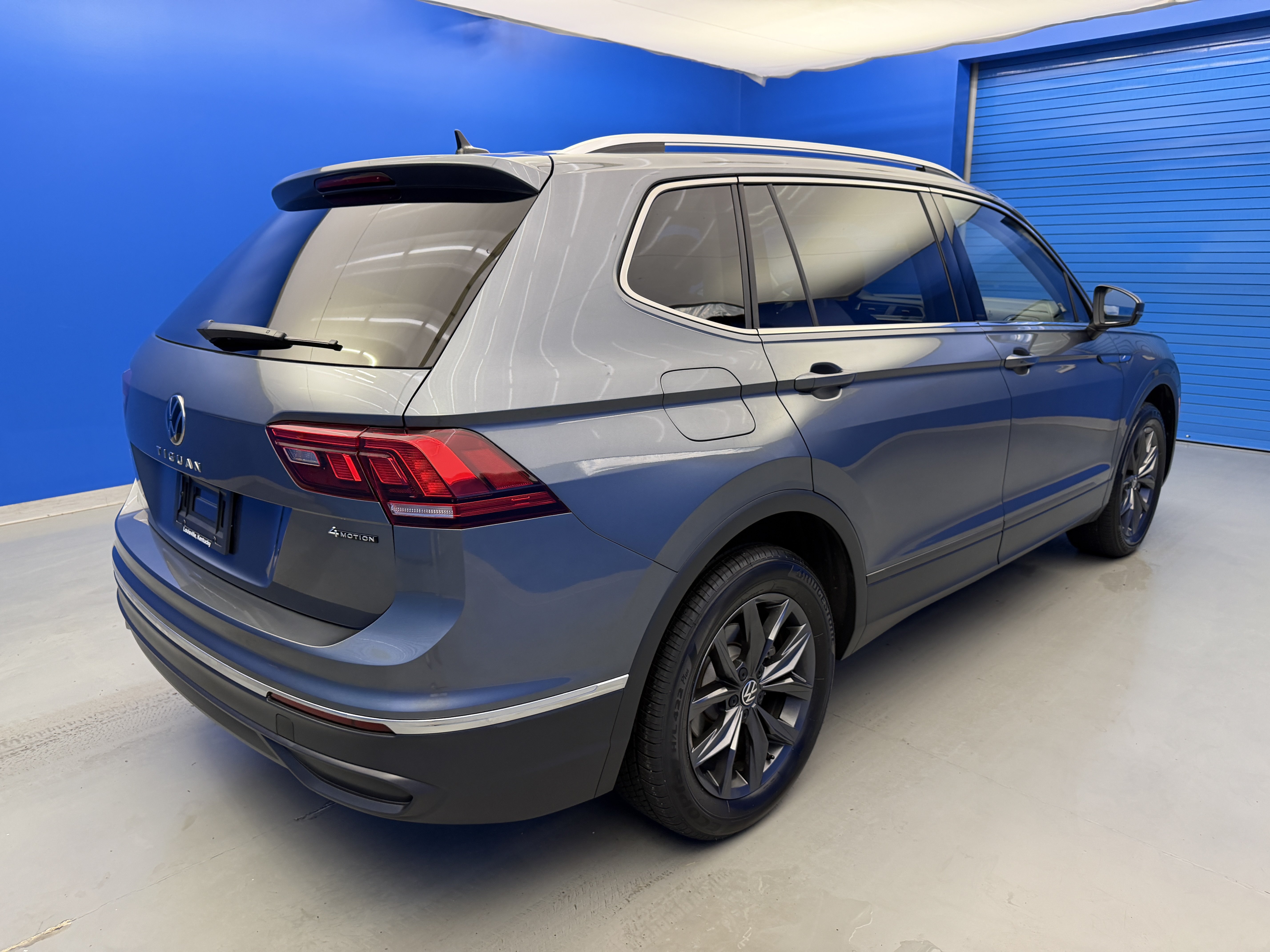 Used 2024 Volkswagen Tiguan SE AWD/4WD image 7