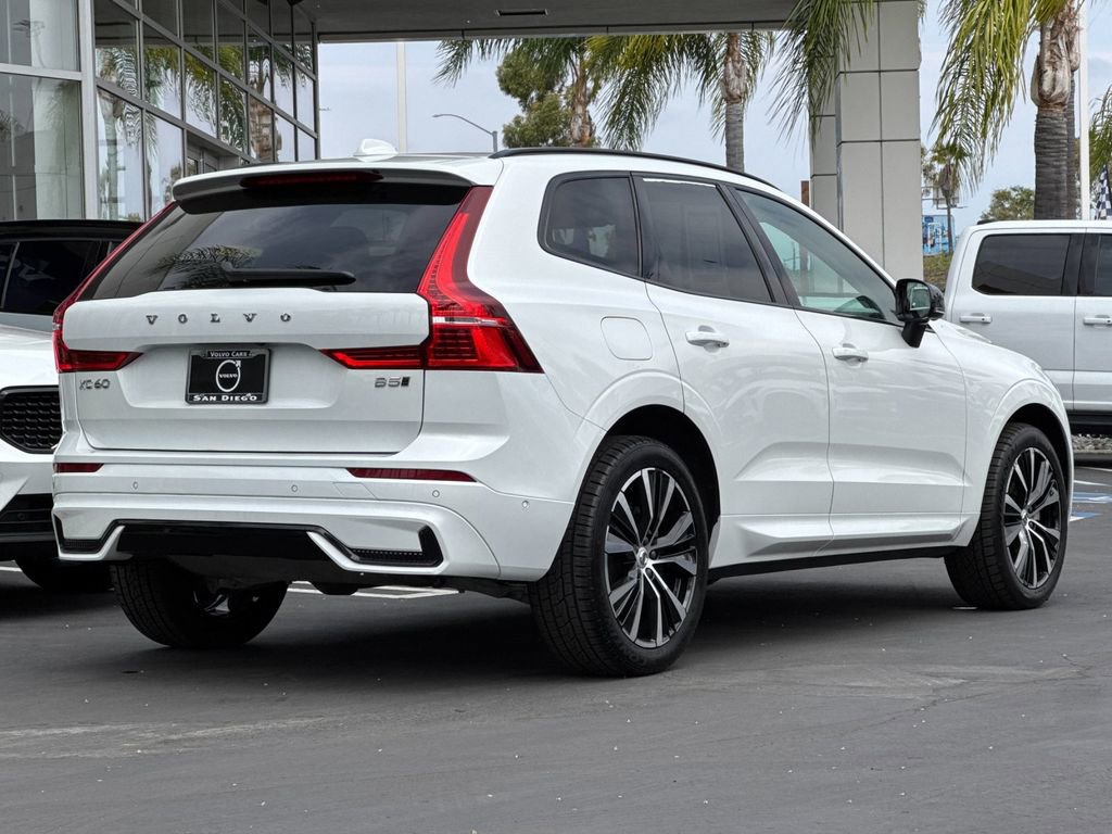Certified 2023 Volvo XC60 B5 Plus AWD/4WD image 5