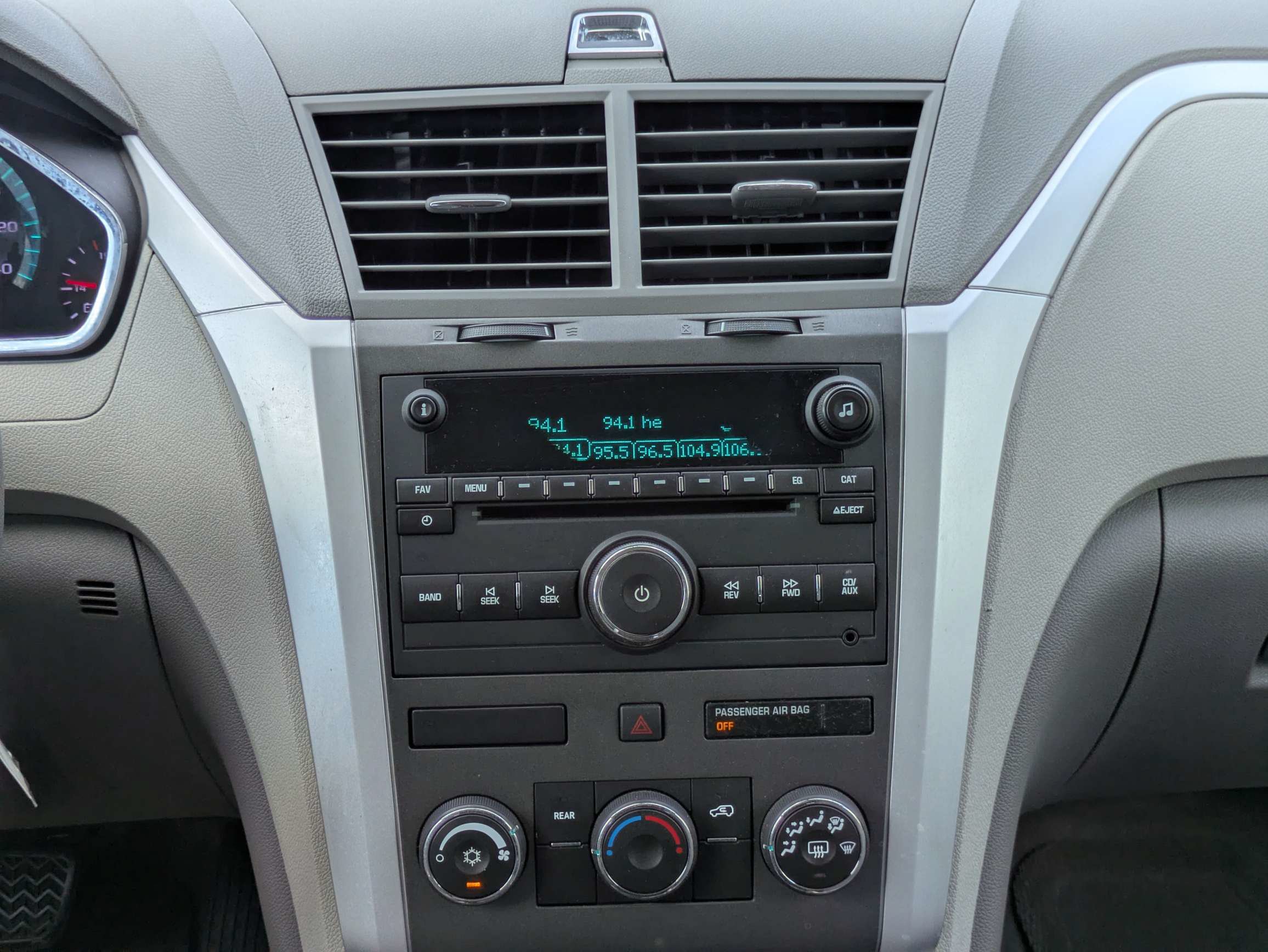 Used 2012 Chevrolet Traverse LS FWD image 17