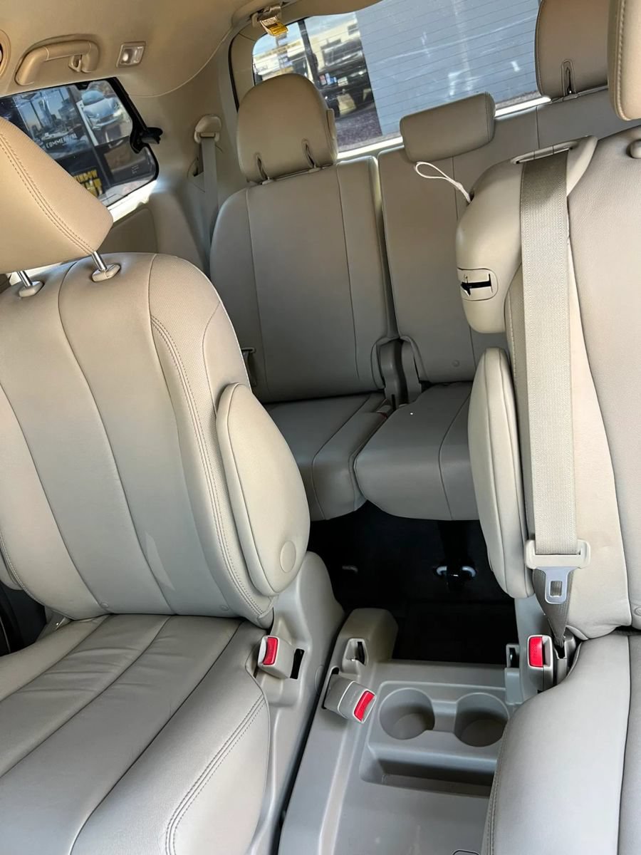 Used 2014 Toyota Sienna XLE FWD image 14
