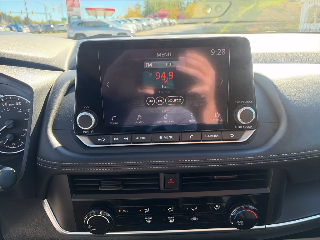 Used 2024 Nissan Rogue S AWD/4WD image 19