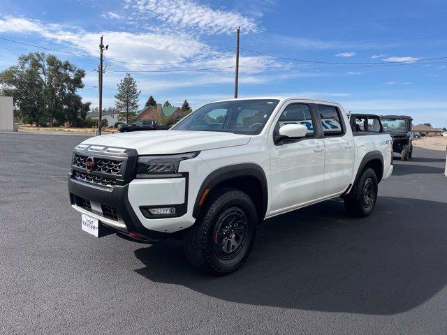 Used 2026 Nissan Frontier PRO-4X AWD/4WD image 3
