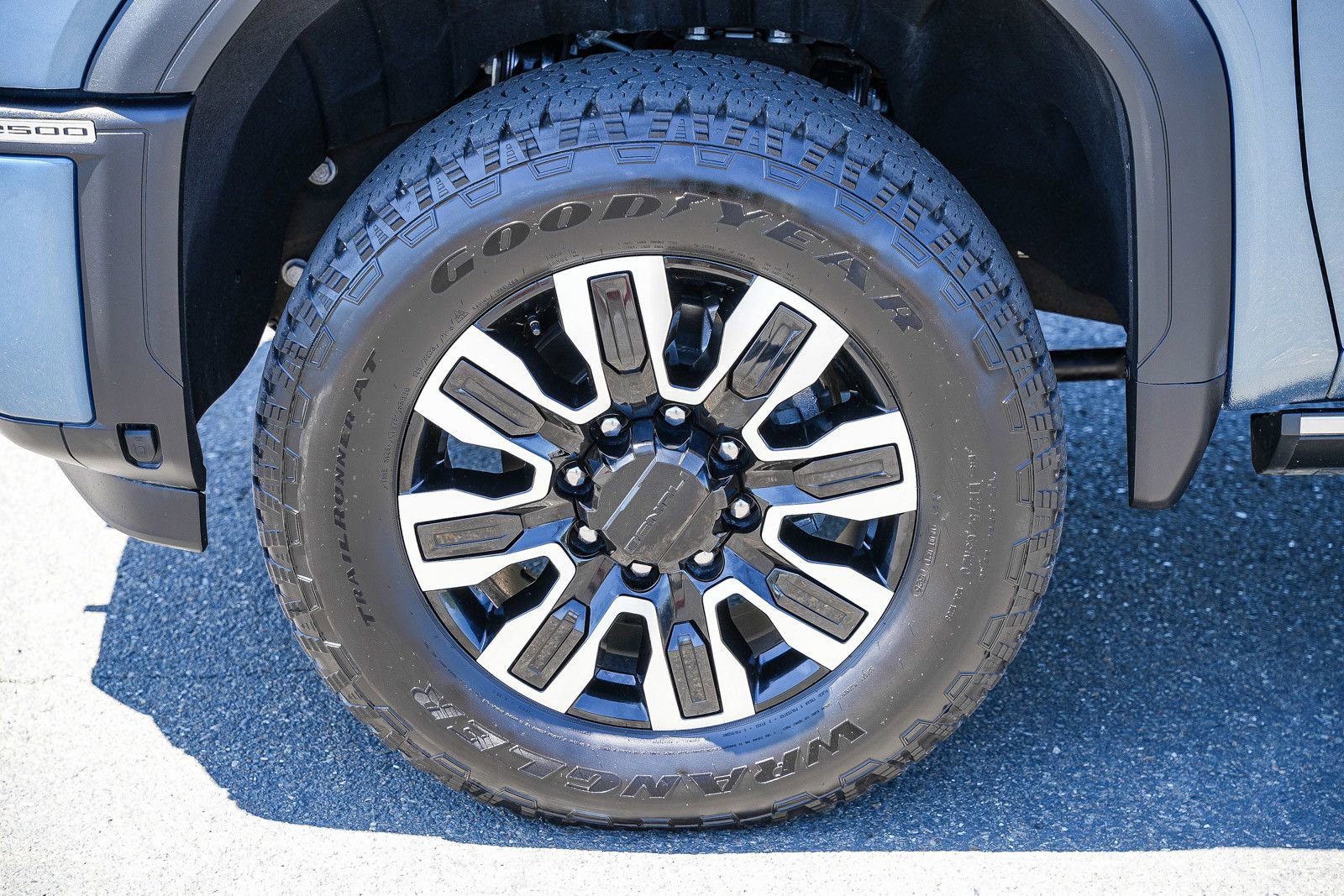 Used 2025 GMC Sierra 2500 Denali Ultimate w/ Max Trailering Package AWD/4WD image 9