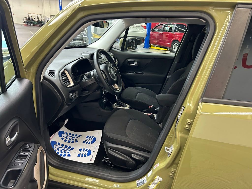 Used 2015 Jeep Renegade Latitude image 20