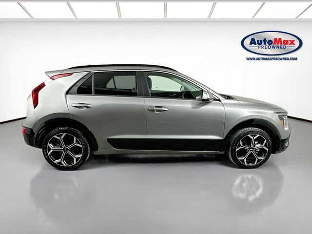 Used 2023 Kia Niro EX Touring image 9