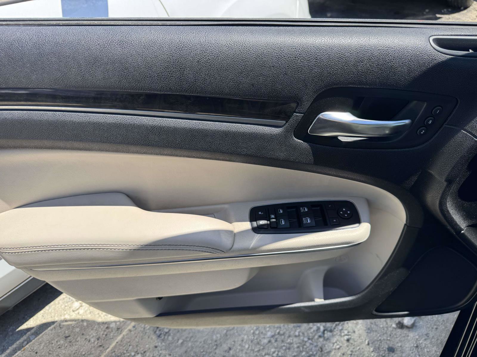 Used 2016 Chrysler 300 C AWD/4WD image 13