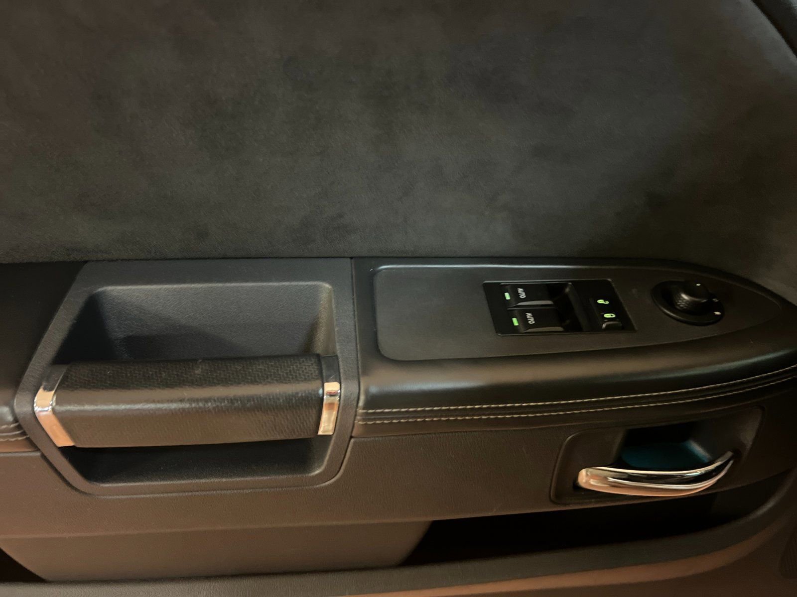 Used 2009 Dodge Challenger SRT8 image 10