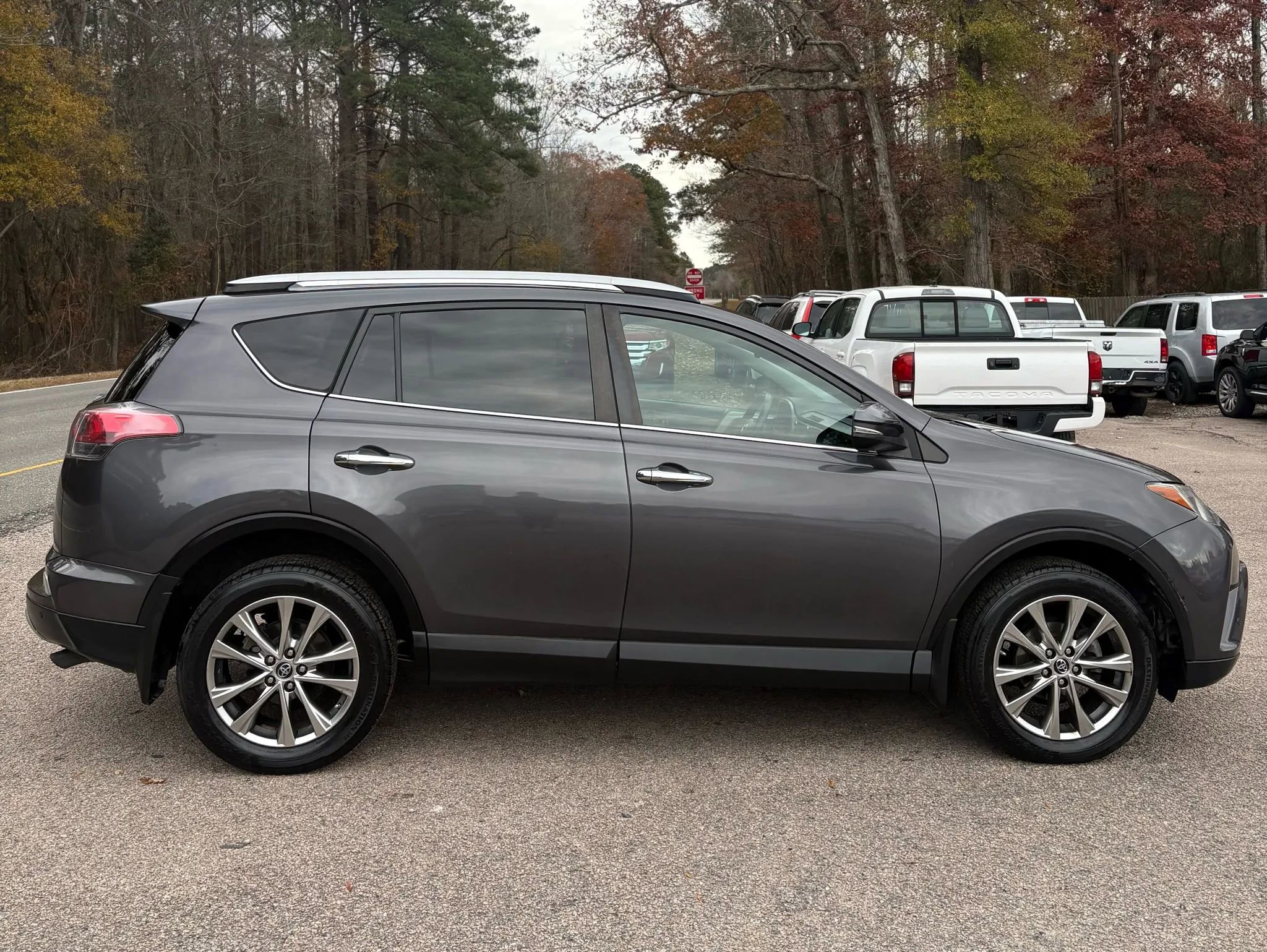 Used 2016 Toyota RAV4 Limited image 46