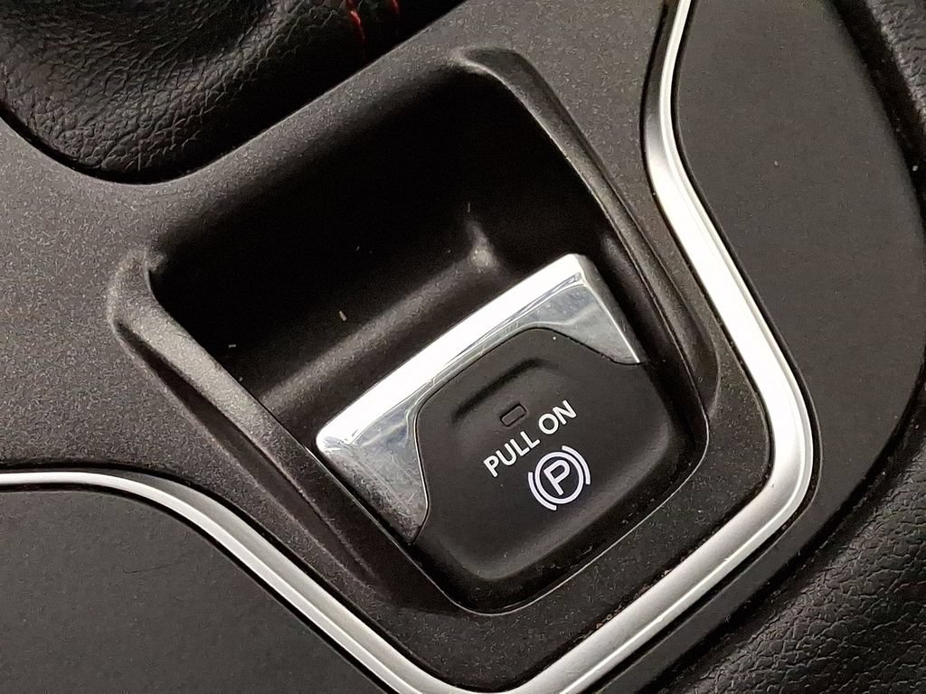 Used 2019 Jeep Cherokee Trailhawk w/ Cold Weather Group AWD/4WD image 24
