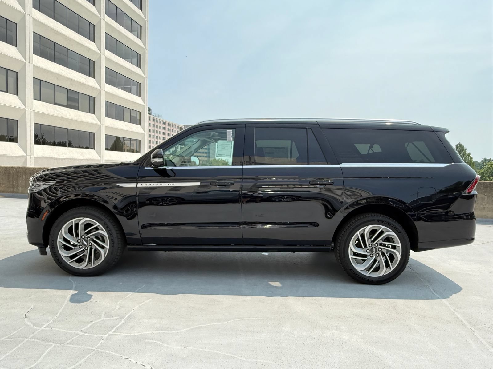 New 2026 Lincoln Navigator L Reserve AWD/4WD image 2