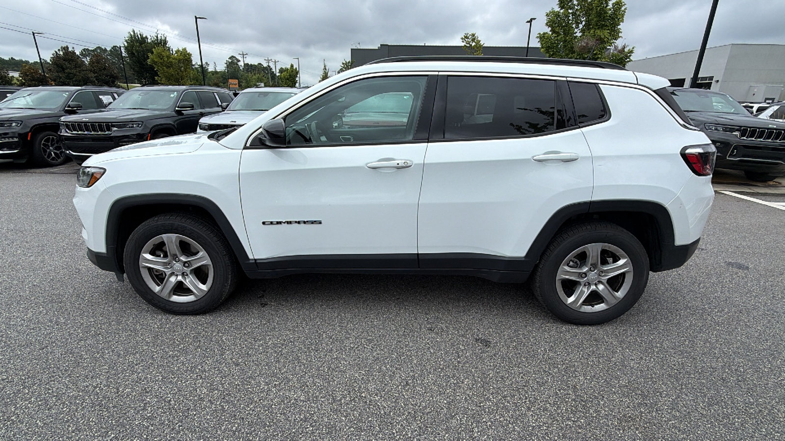 Used 2024 Jeep Compass Latitude w/ Altitude Special Edition AWD/4WD image 11
