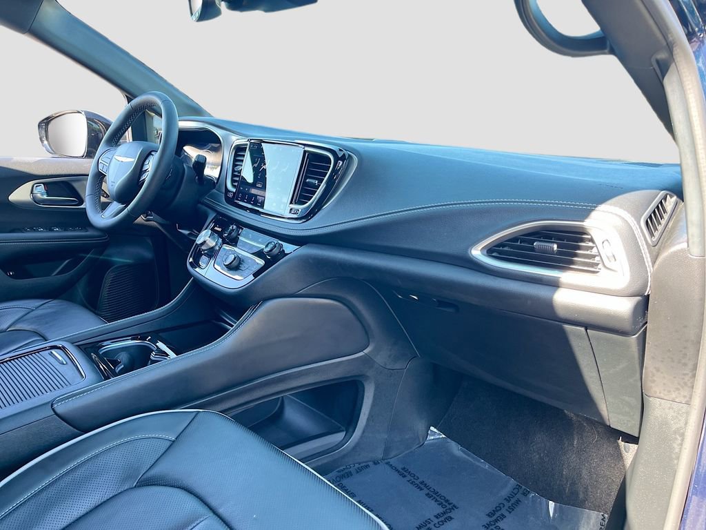Certified 2024 Chrysler Pacifica Premium image 31