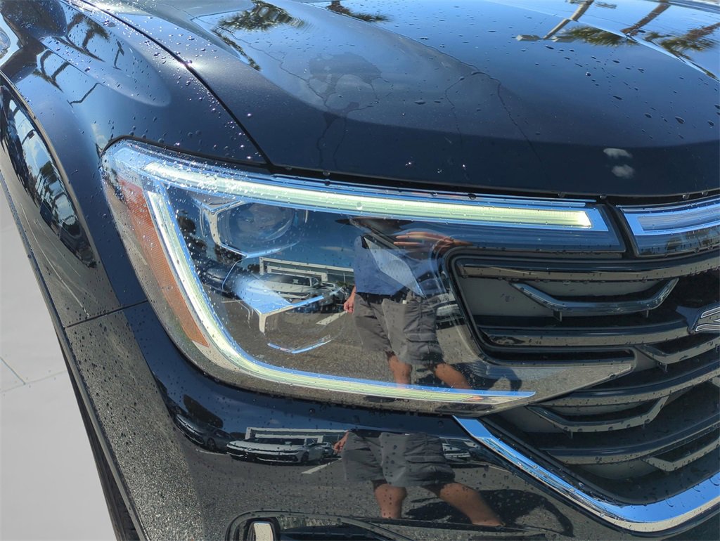 Used 2025 Volkswagen Atlas Cross Sport SEL Premium R-Line image 48