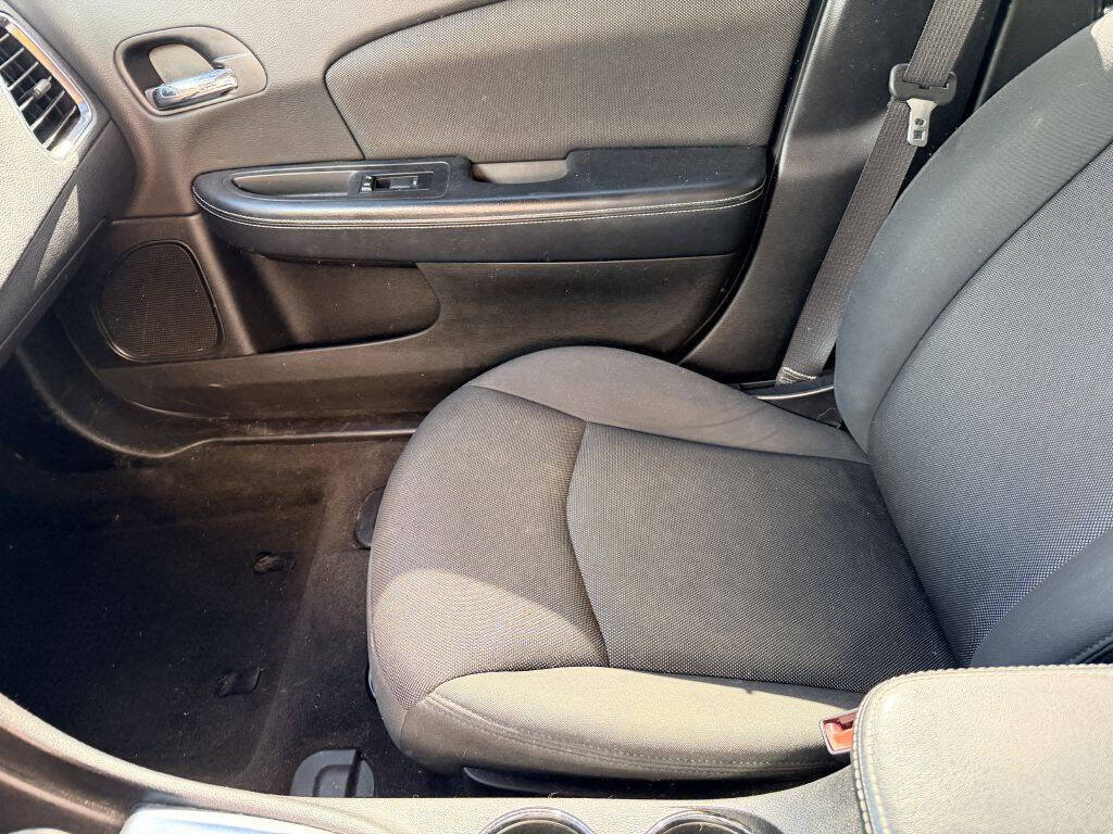 Used 2012 Dodge Avenger SE FWD image 11