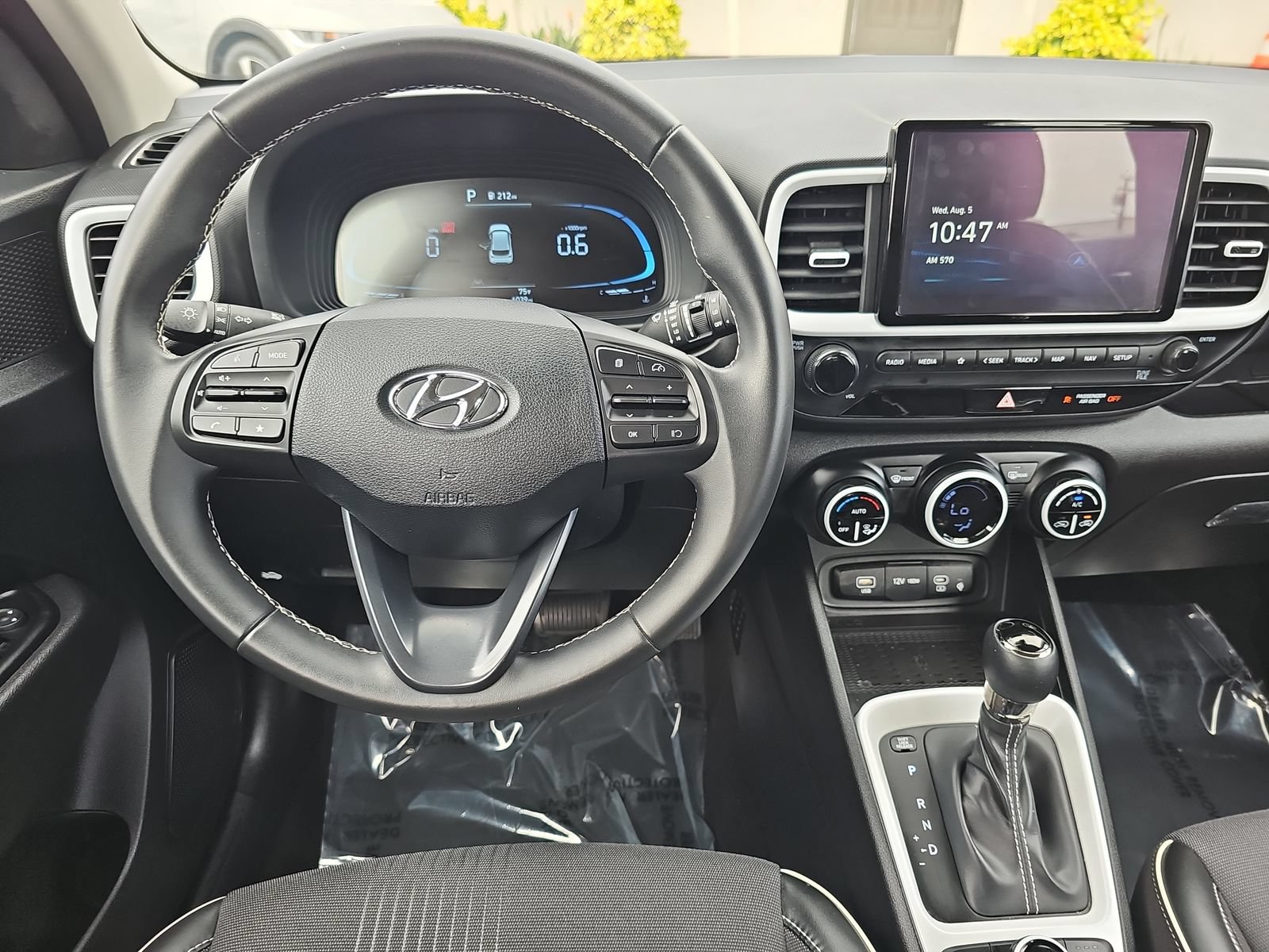 Certified 2025 Hyundai Venue Limited FWD image 15