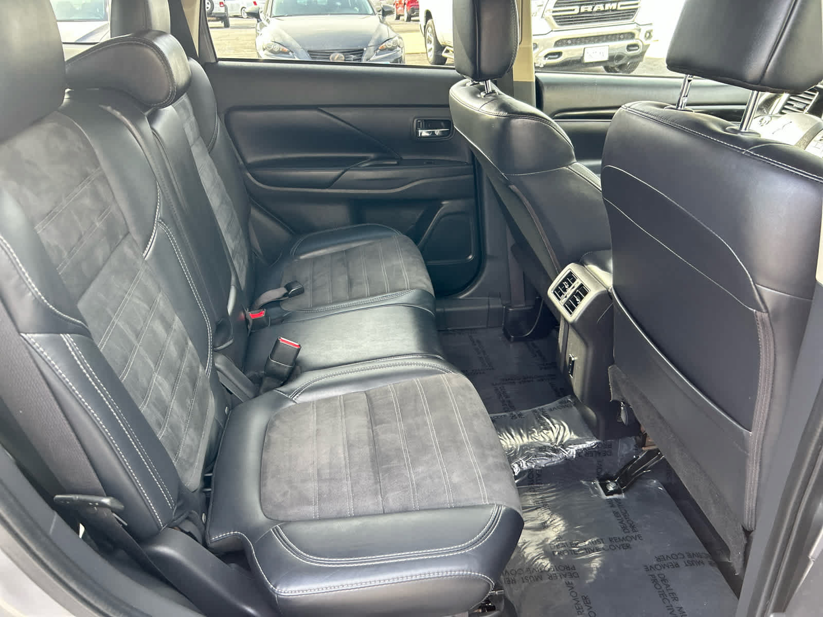 Used 2020 Mitsubishi Outlander SE FWD image 25