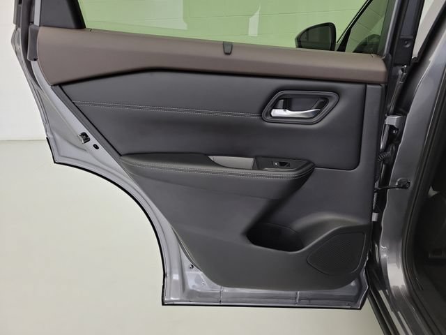 Used 2023 Nissan Rogue SV w/ SV Premium B Package FWD image 15