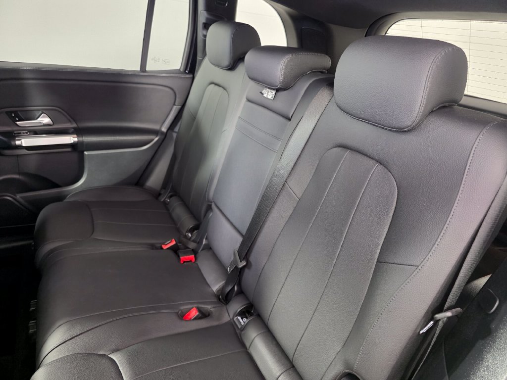 Certified 2025 Mercedes-Benz GLB 250 image 15