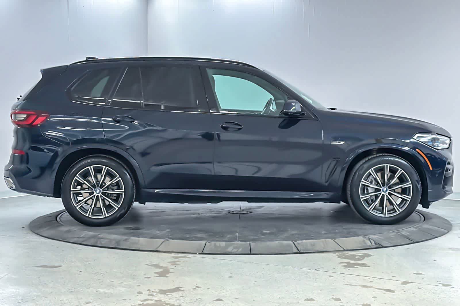 Used 2023 BMW X5 xDrive45e w/ Executive Package AWD/4WD image 8