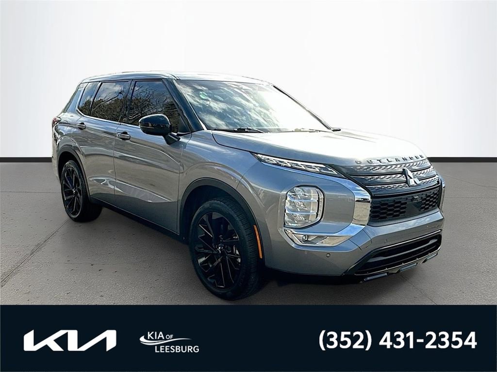 Used 2024 Mitsubishi Outlander SE Black Edition image 1