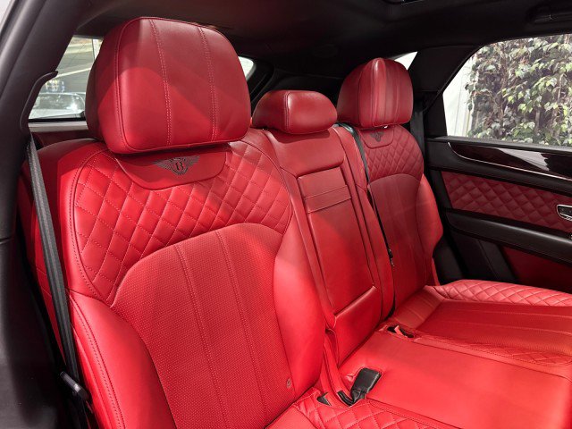 Used 2017 Bentley Bentayga image 67