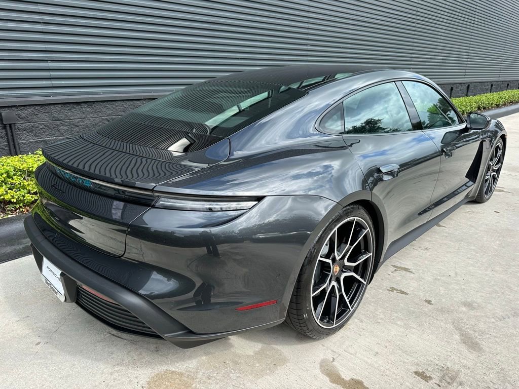 Used 2025 Porsche Taycan image 9