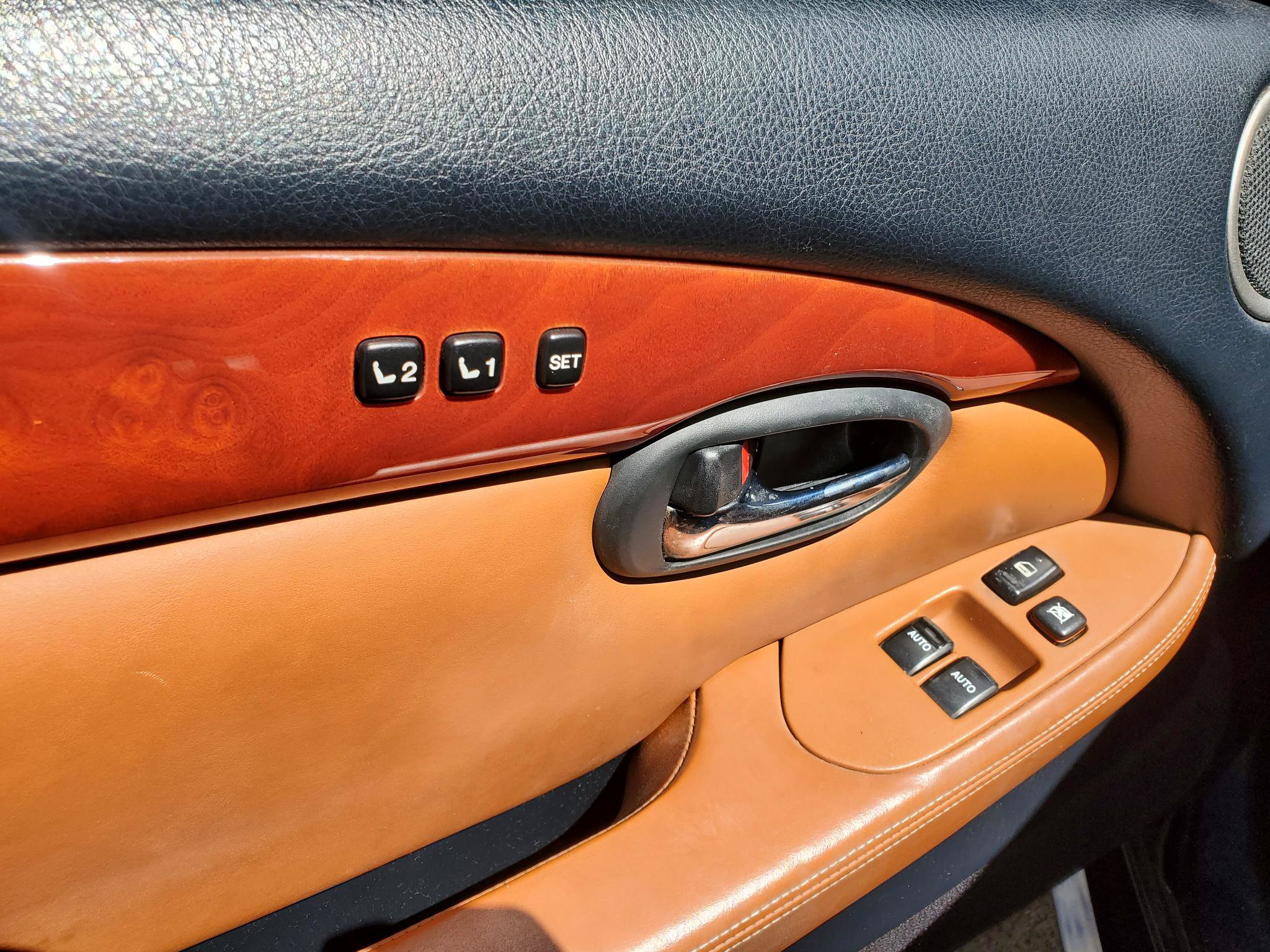 Used 2004 Lexus SC 430 Convertible RWD image 9