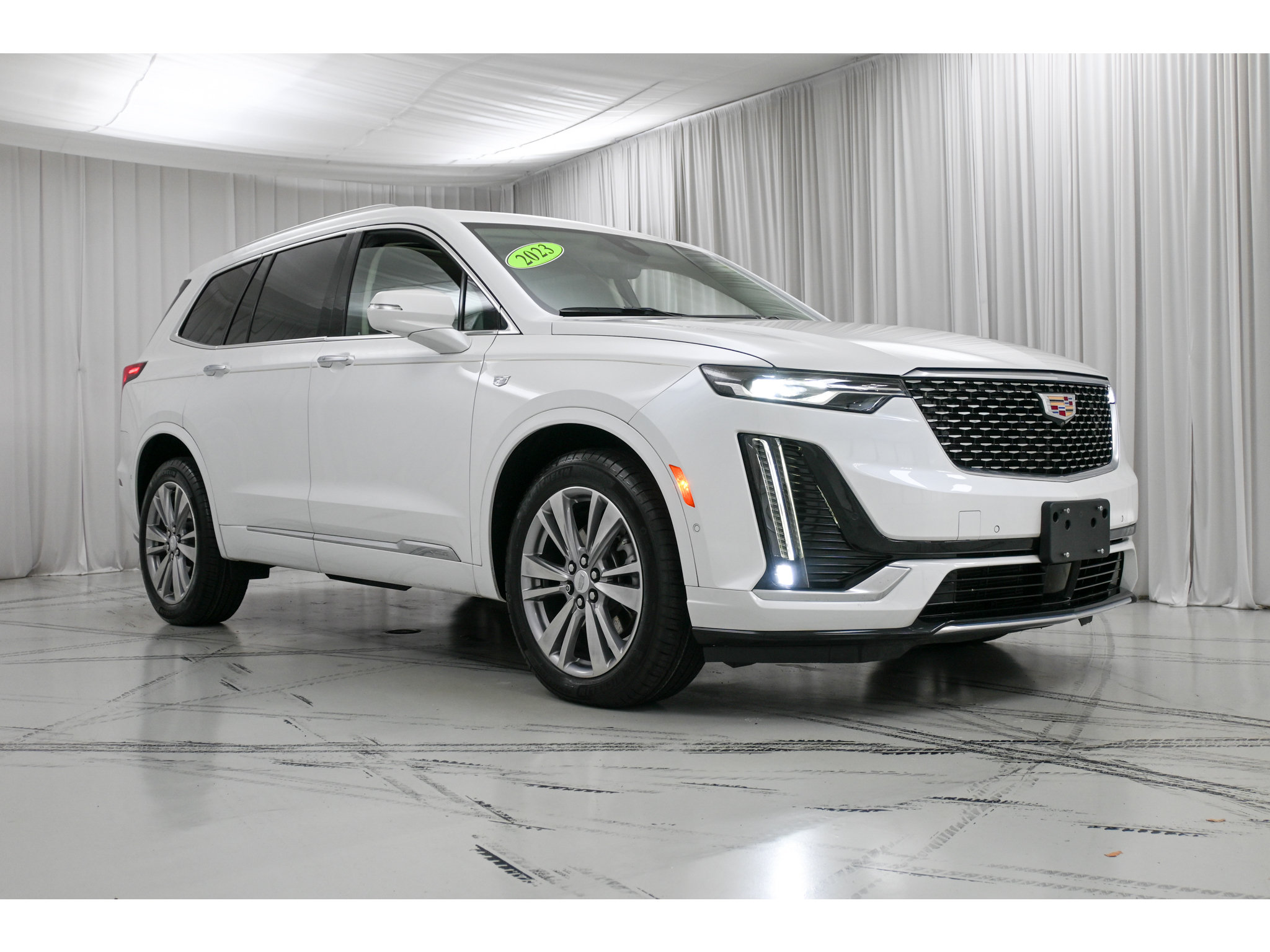 Certified 2023 Cadillac XT6 Premium Luxury w/ Technology Package AWD/4WD image 2