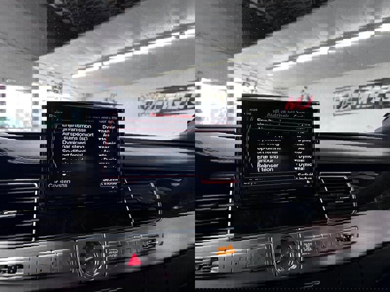 Used 2014 Audi S8 image 24