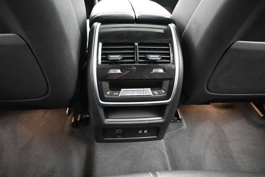 Used 2025 BMW X5 xDrive50e AWD/4WD image 39
