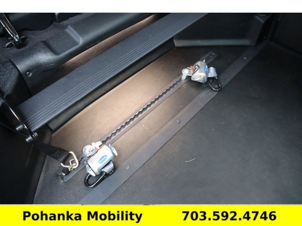 Used 2025 Toyota Sienna XSE w/ XSE Plus Package FWD image 14