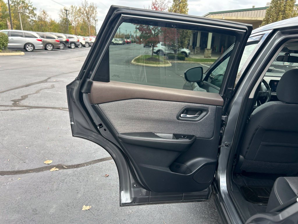 Used 2021 Nissan Rogue SV AWD/4WD image 27