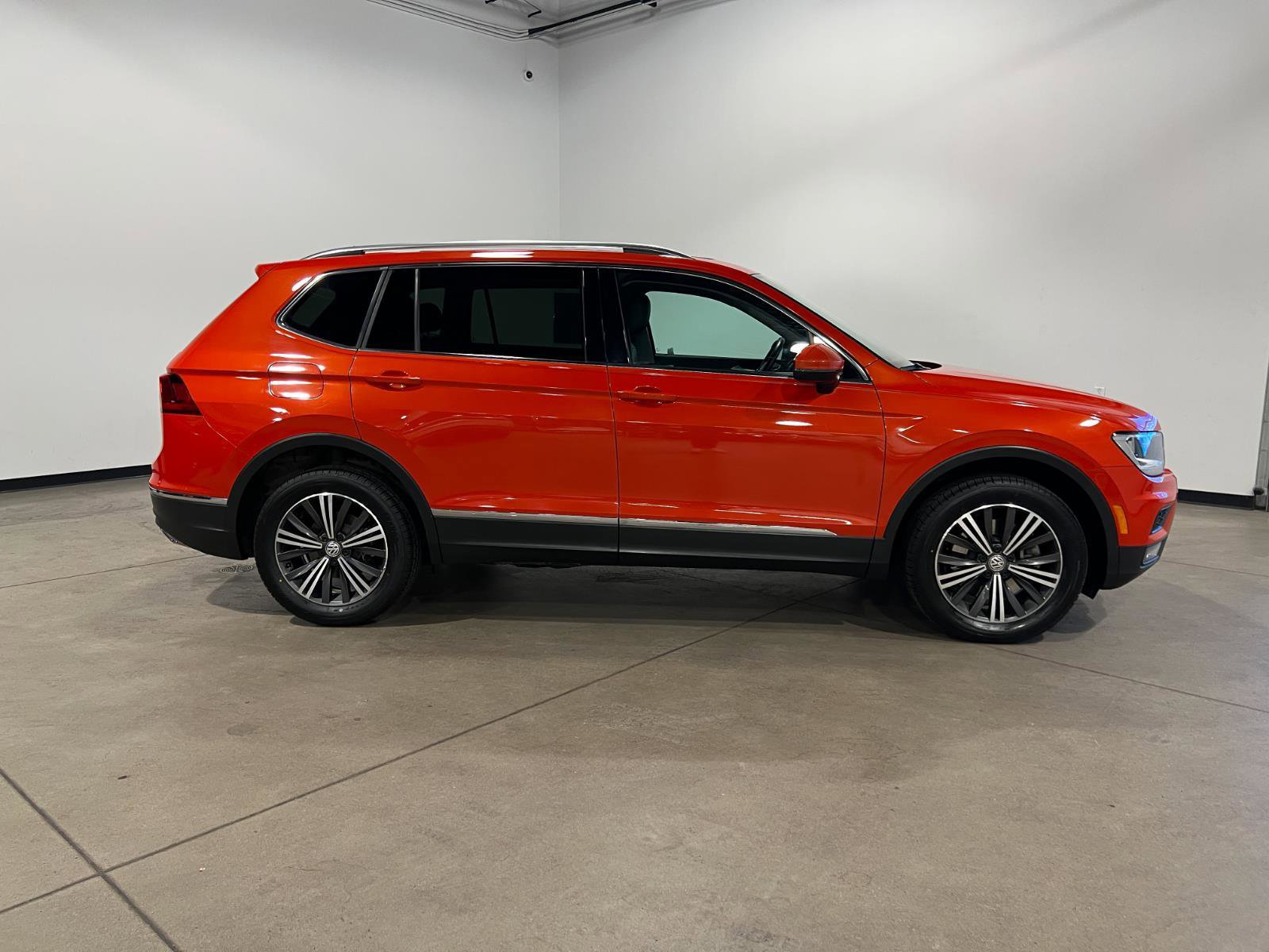 Used 2018 Volkswagen Tiguan SEL AWD/4WD image 2