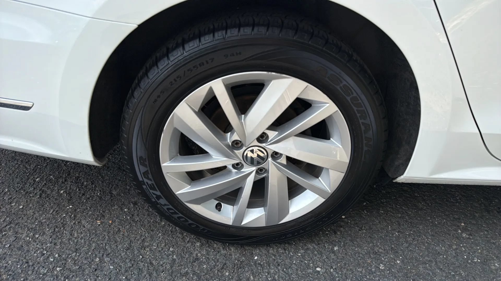 Used 2018 Volkswagen Passat 2.0T SE FWD image 11