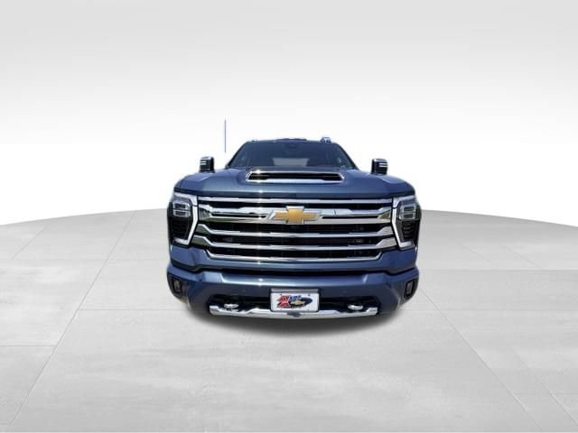 Used 2024 Chevrolet Silverado 2500 High Country w/ Technology Package AWD/4WD image 3