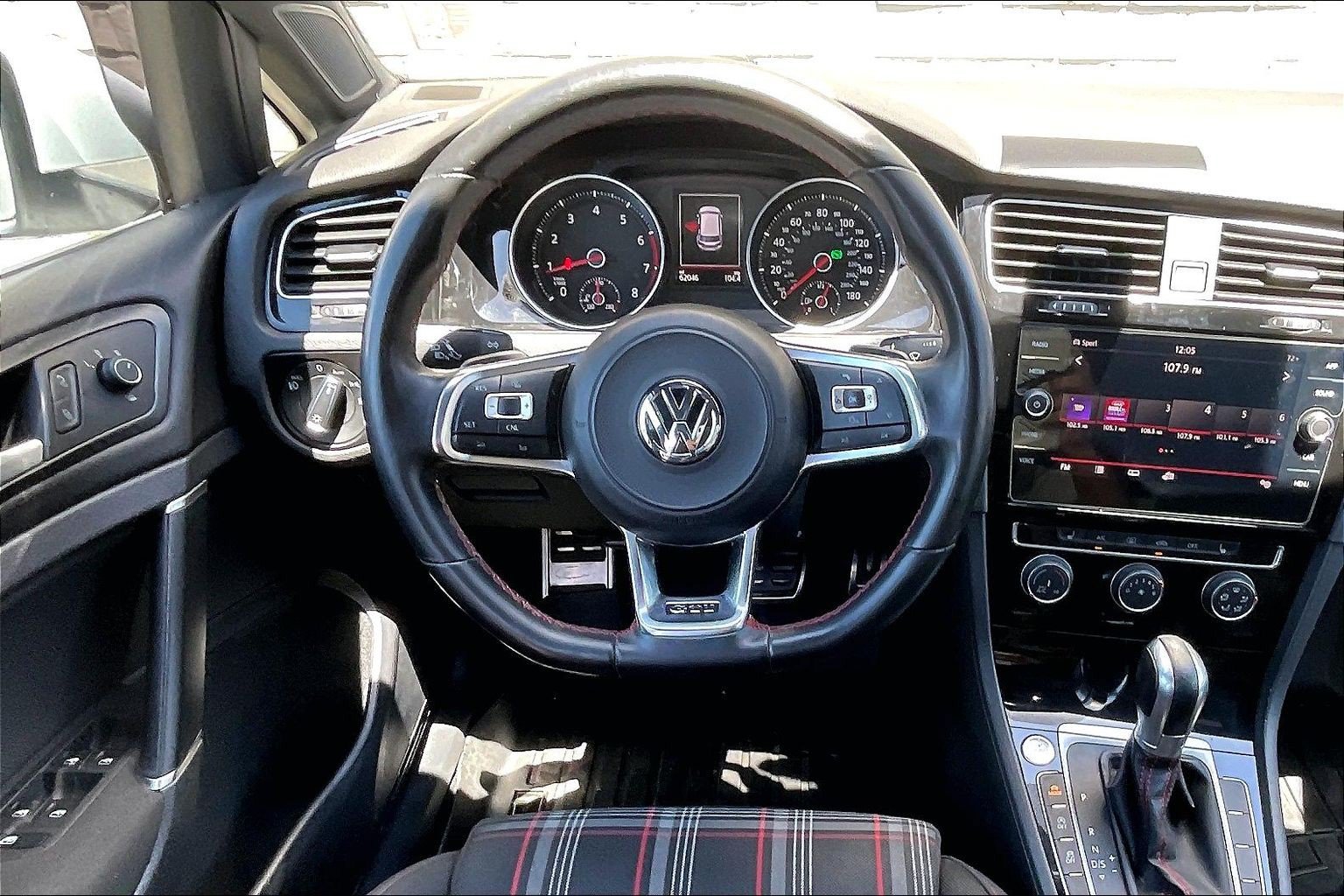 Used 2018 Volkswagen GTI SE FWD image 4